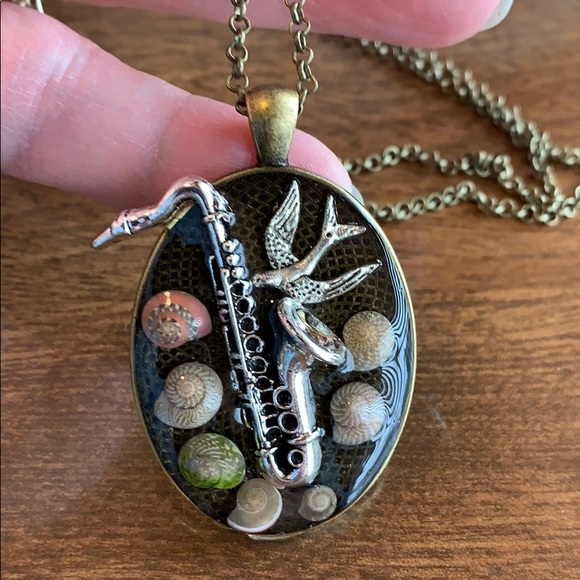 Twinsdesign Jewelry - Saxophone Bird Resin 3D Necklace 30” Chain NWOT